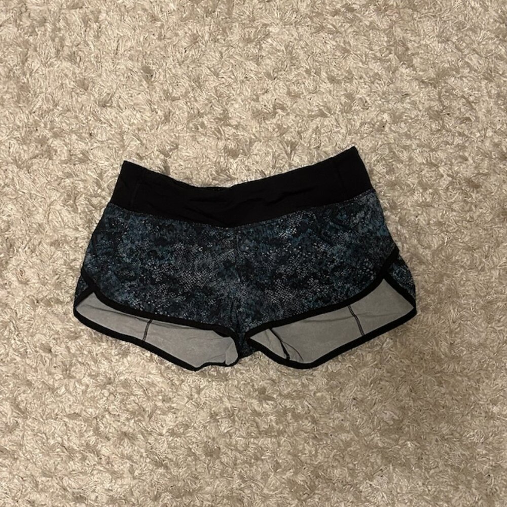 Luluemon Speed Up Shorts 2.5 inch Size 4